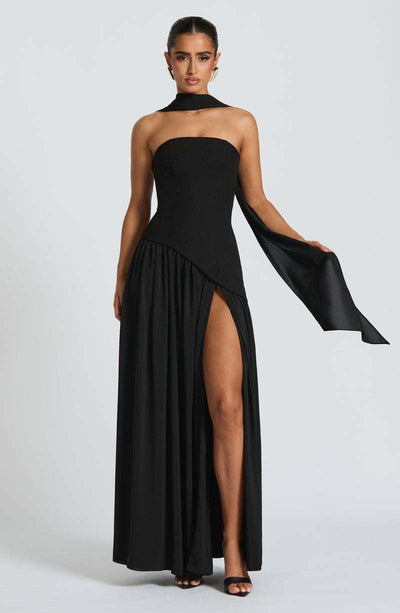 Sainte | Elegant Maxi Dress